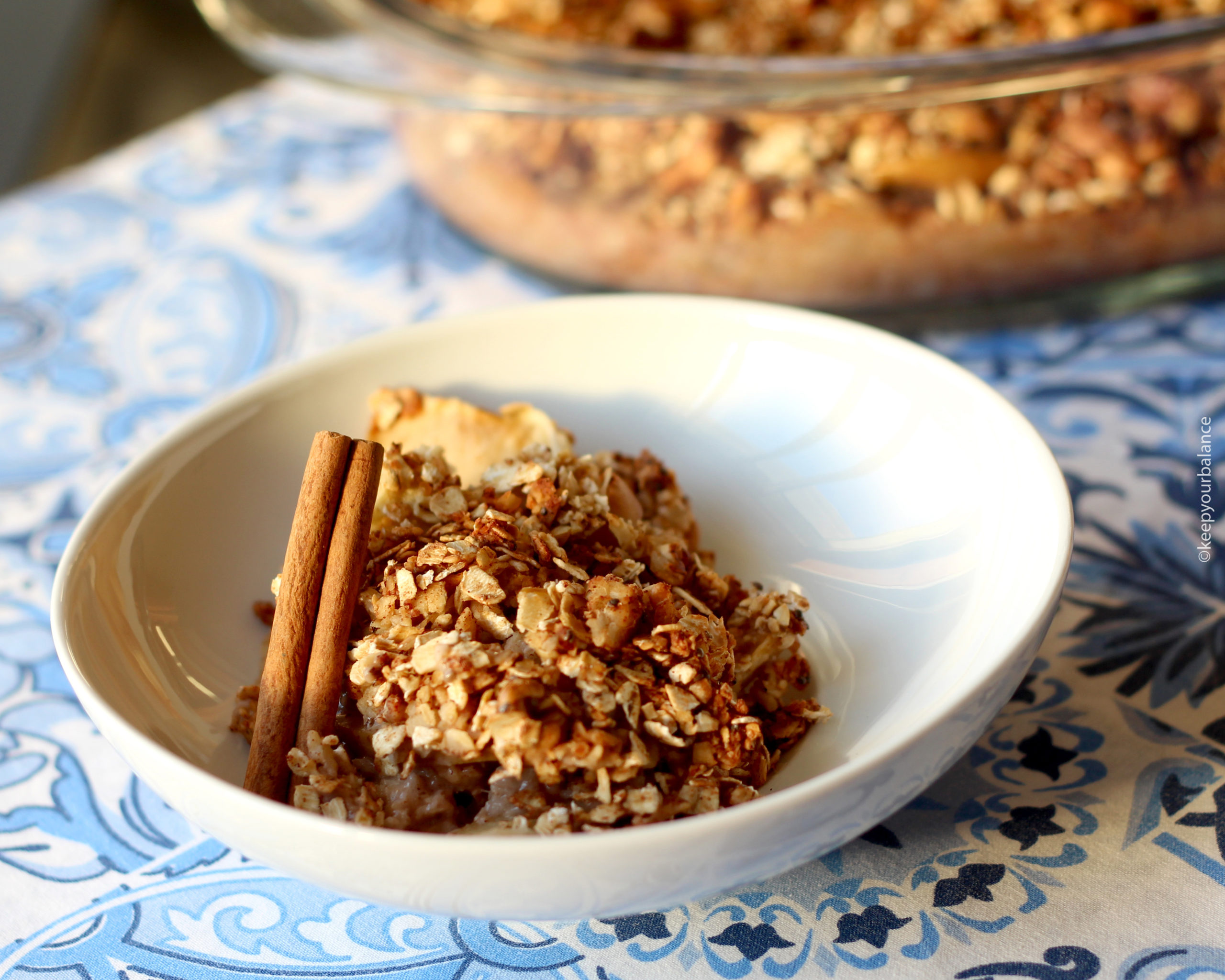 receita saudável e deliciosa de crumble de maçã e aveia